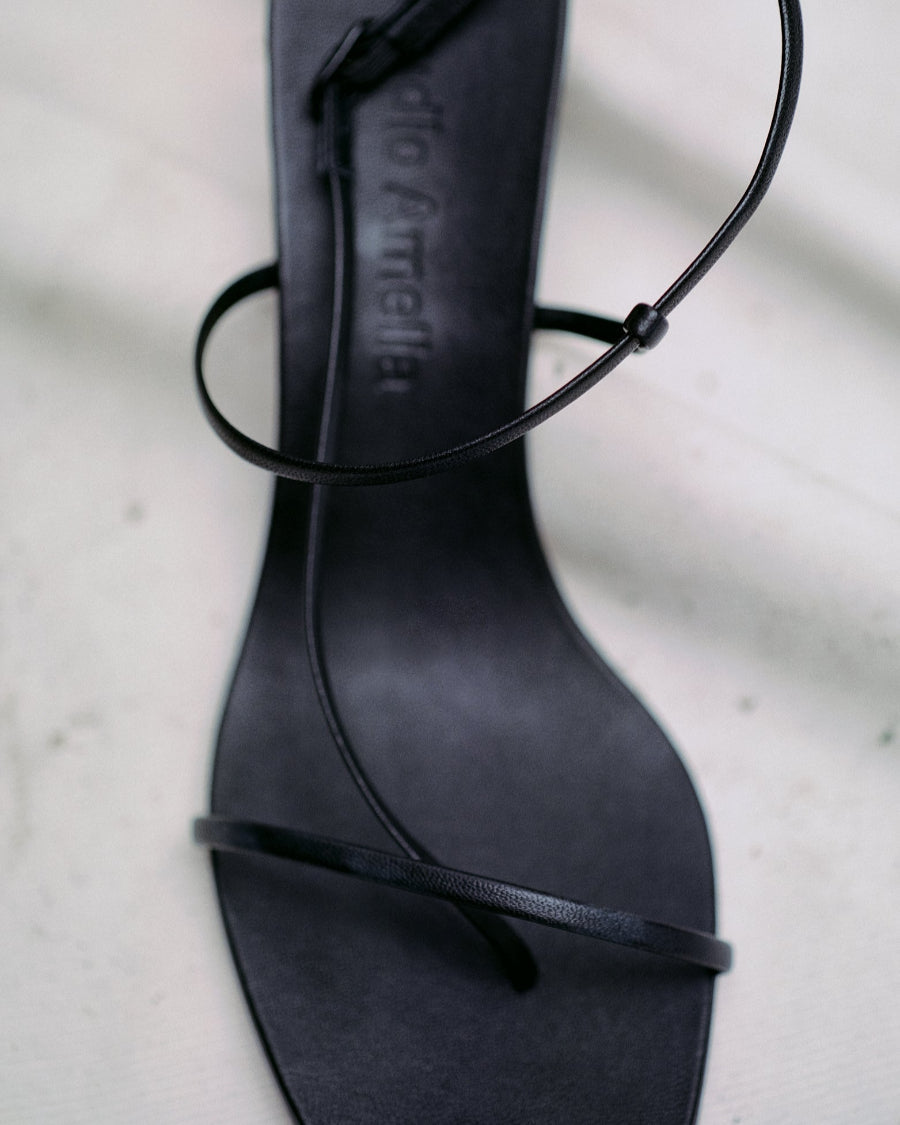 Cross Front Flat | Black