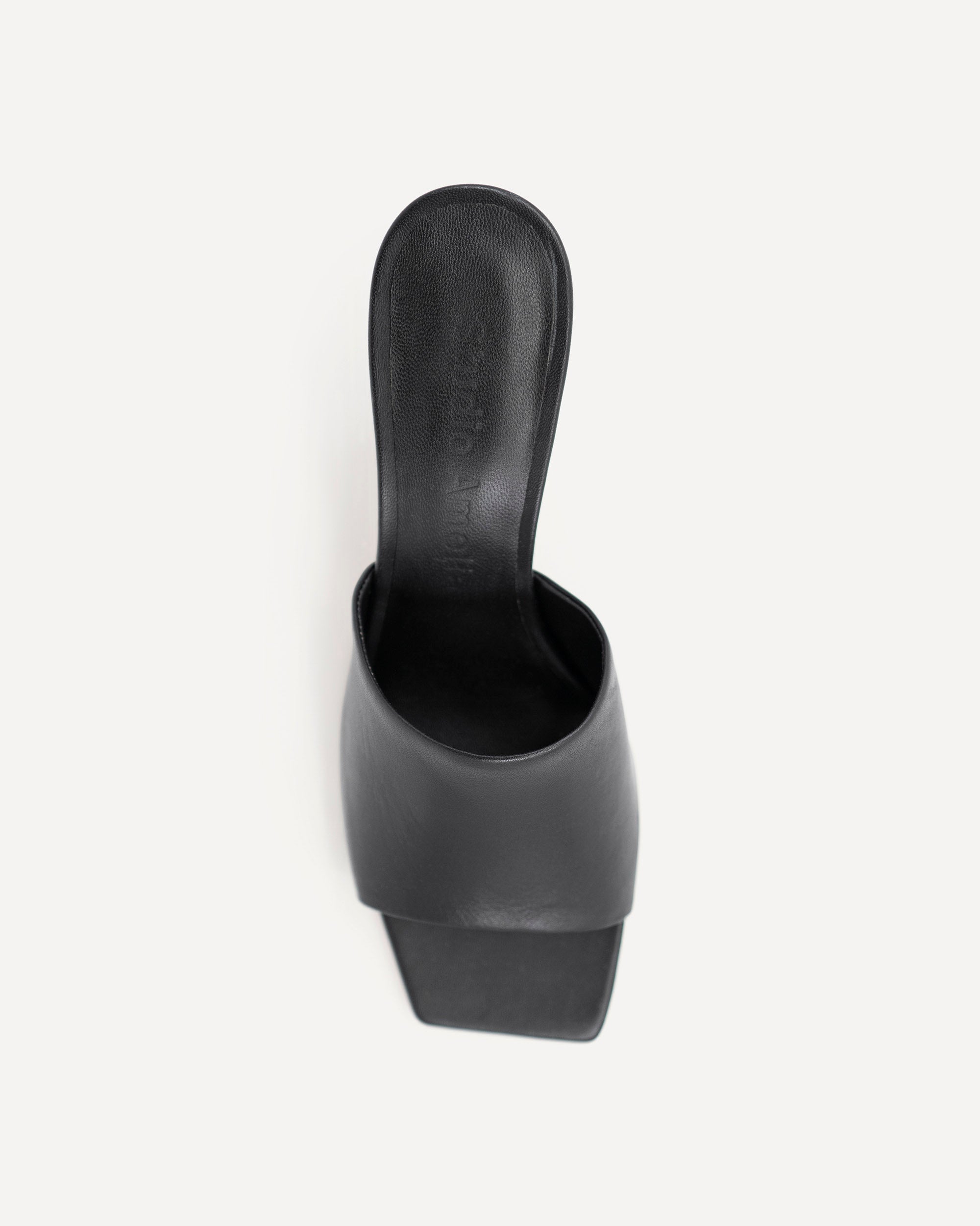 Classic 70 Mule | Black