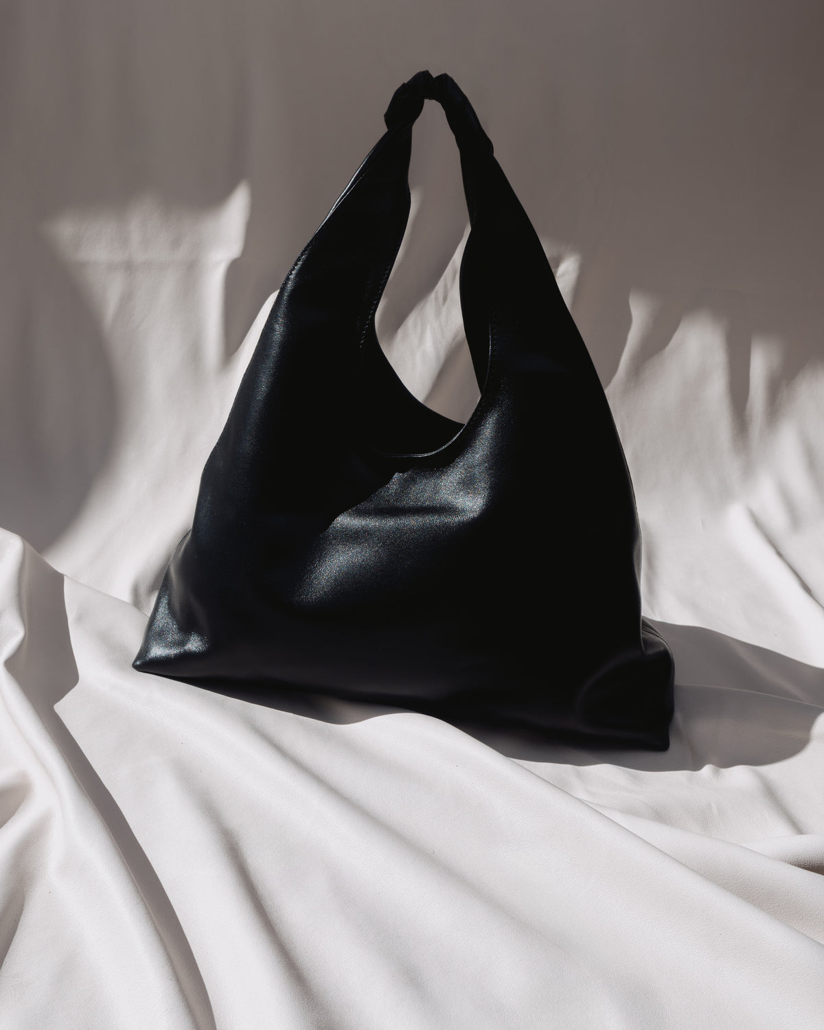 A black leather casual shoulder bag