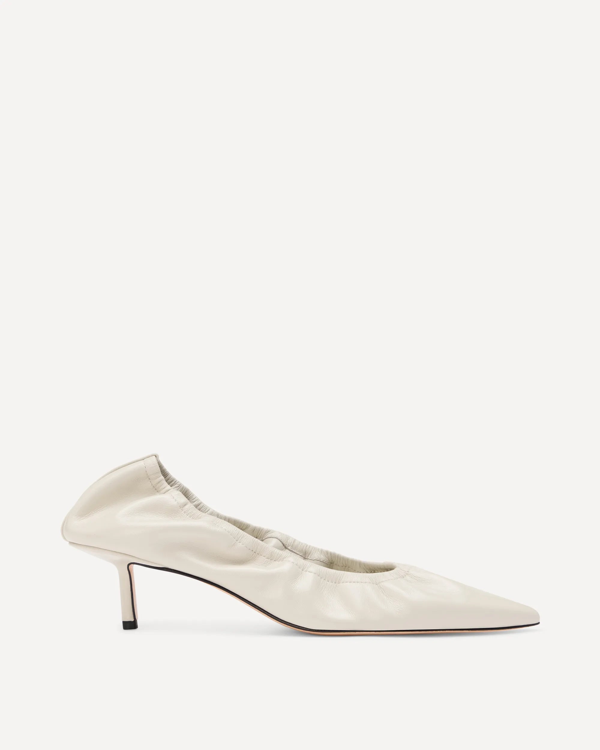 Cream leather pumps with pointed toe