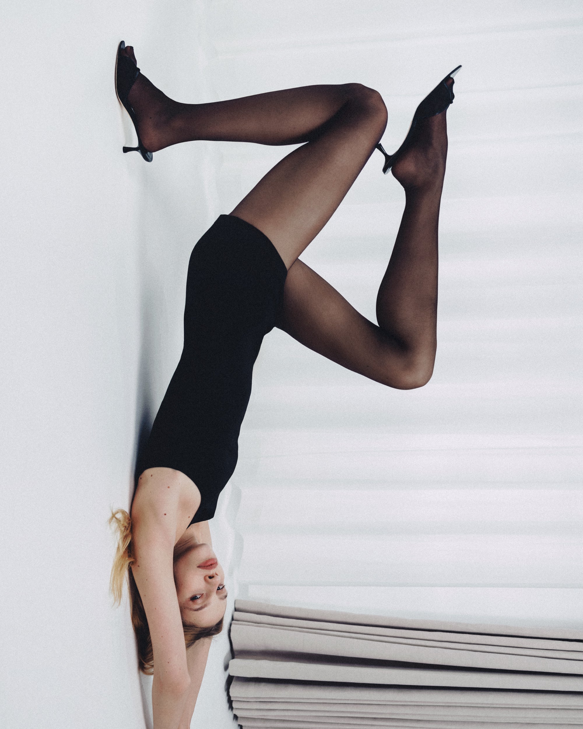 A woman wearing kitten sandals with a pointed toe